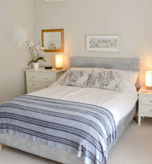 The Double Bedroom - Cosy Self Catering Cottage, Sherborne, Dorset
